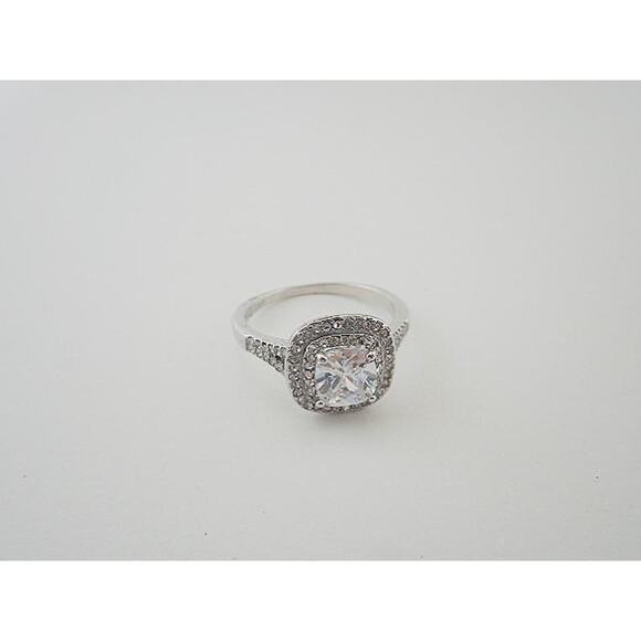 2015 NWOT Charter Club Silver-Tone Double Halo Crystal Center Ring Size 7 - Picture 1 of 3